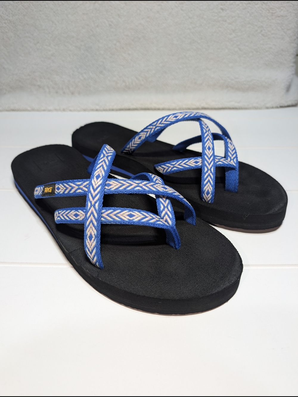 Teva Women's 10 Blue White Crisscross Strap Sandals Foam Sole